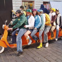 Osmimístná Vespa